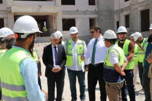 Okul inşaatları inceliyor